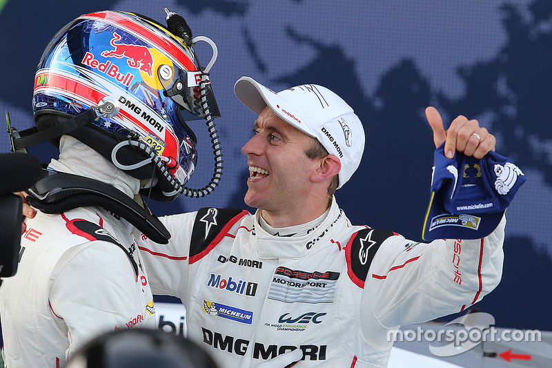 1. Mark Webber, Porsche Team, mit Teamkollege Timo Bernhard