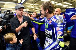 Brad Pitt et le vainqueur Valentino Rossi, Yamaha Factory Racing