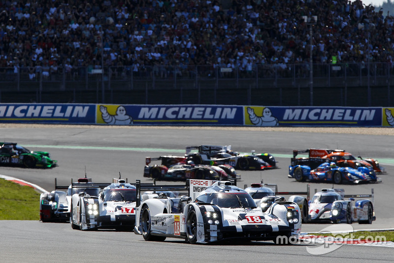 Start: #18 Porsche Team Porsche 919 Hybrid: Romain Dumas, Neel Jani, Marc Lieb memimpin