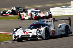 #17 Porsche Team Porsche 919 Hybrid: Timo Bernhard, Mark Webber, Brendon Hartley