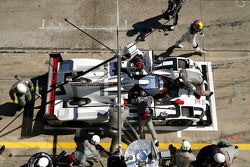 #17 Porsche Team Porsche 919 Hybrid: Timo Bernhard, Mark Webber, Brendon Hartley