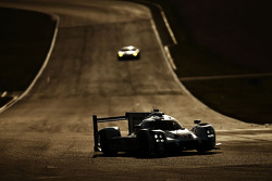 #17 Porsche Team Porsche 919 Hybrid : Timo Bernhard, Mark Webber, Brendon Hartley