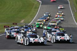 #18 Porsche Team Porsche 919 Hybrid: Romain Dumas, Neel Jani, Marc Lieb leads the field to the start