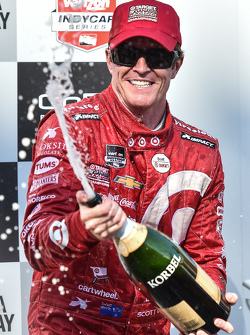 Le vainqueur de la course et champion IndyCar 2015 Scott Dixon, Chip Ganassi Racing Chevrolet