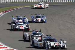 #17 Porsche Team Porsche 919 Hybrid: Timo Bernhard, Mark Webber, Brendon Hartley
