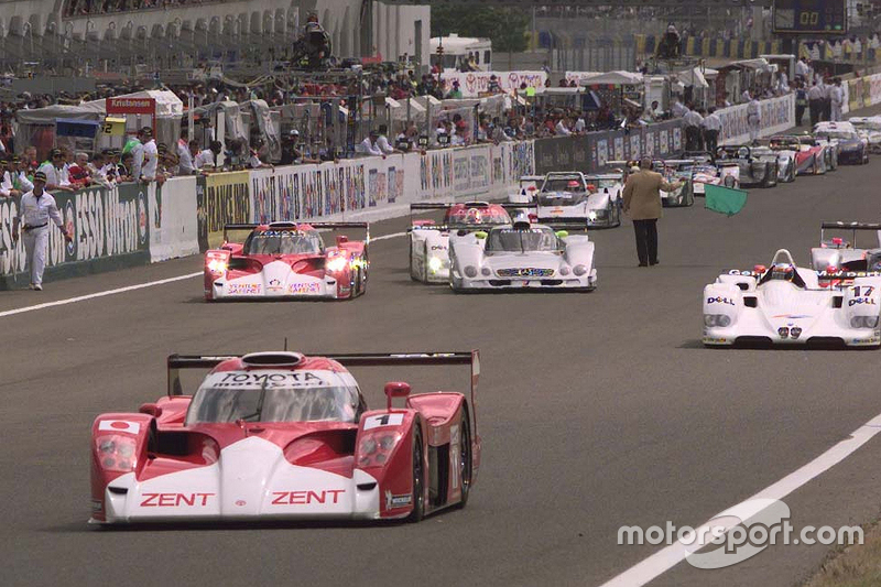 #1 Toyota Motorsport Toyota GT-One: Martin Brundle, Emmanuel Collard, Vincenzo Sopiri