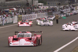 #1 Toyota Motorsport Toyota GT-One: Мартін Брандл, Еммануель Коллар, Vincenzo Sopiri