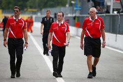 Graeme Lowdon, Manor Marussia F1 Team Director Ejecutivo con Gianluca Pisanello, Manor Marussia F1 J