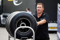 Lotus F1 Team mechanic with Pirelli tyres