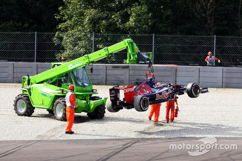 Carlos Sainz Jr., Scuderia Toro Rosso STR10 escinde en Parabolica
