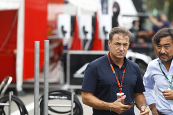 Жан Алези в паддоке GP3