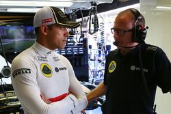 Pastor Maldonado, Lotus F1 Team con Mark Slade Lotus F1 Team Race Engineer