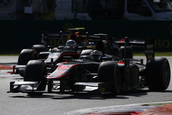 Stoffel Vandoorne, ART Grand Prix devant Sergey Sirotkin, Rapax