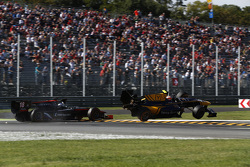 Alex Lynn, DAMS and Sergey Sirotkin, Rapax make contact