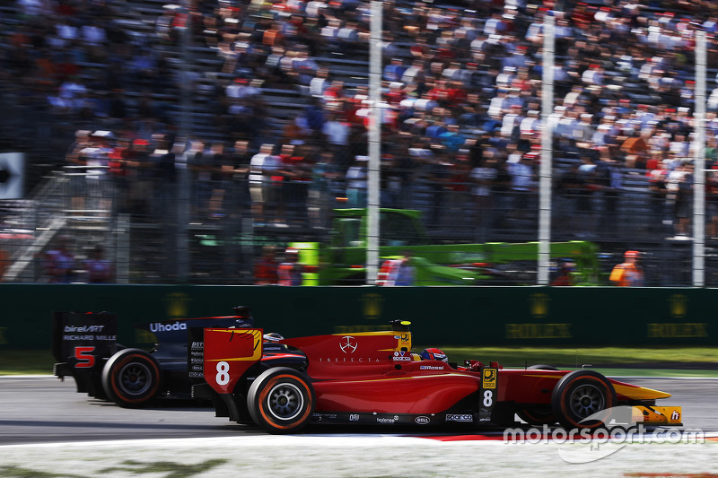 Alexander Rossi, Racing Engineering, passes Stoffel Vandoorne, ART Grand Prix for the lead of the race