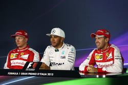 Lewis Hamilton, Mercedes AMG F1 Team met Kimi Raikkonen, Ferrari en Sebastian Vettel, Ferrari