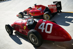 Машины Ferrari SF15-T и Ferrari 166 F1 на старом кольце в Монце