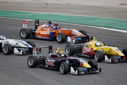 Callum Ilott, Carlin Dallara Volkswagen, Sergio Sette Camara, Motopark Dallara Volkswagen, Mikkel Jensen, Mücke Motorsport Dallara Mercedes-Benz et Ryan Tveter, Jagonya Ayam with Carlin Dallara Volkswagen