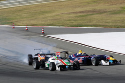 Sam MacLeod, Motopark Dallara Volkswagen and Callum Ilott, Carlin Dallara Volkswagen