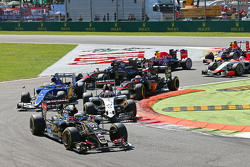 Romain Grosjean, Lotus F1 E23 at the start of the race.