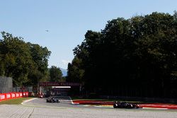 Стоффель Вандорн, ART Grand Prix едет впереди Серхио Канамасаса, Team Lazarus