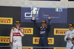 Подиум второй гонки: второе место - Артур Пик, Campos Racing, победитель гонки - Митч Эванс, RUSSIAN