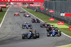 Nico Hulkenberg, Sahara Force India F1 VJM08 and Marcus Ericsson, Sauber C34 battle for position