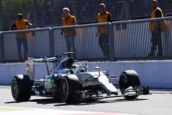 Ganador de la carrera Lewis Hamilton, de Mercedes AMG F1 W06 celebra al entrar en el parc ferme