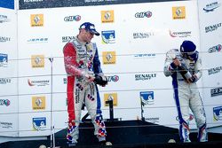 Winner Oliver Rowland, Fortec Motorsports celebrates