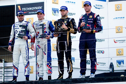 Podium: 1er Oliver Rowland, 2e Matthieu Vaxiviere, 3e Pietro Fantin