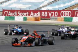 Julio Moreno, ThreeBond with T-Sport Dallara NBE, Alexander Sims, HitechGP Dallara Mercedes-Benz, Zhi Cong Li, Fortec Motorsports Dallara Mercedes-Benz et Raoul Hyman, Team West-Tec F3 Dallara Mercedes-Benz
