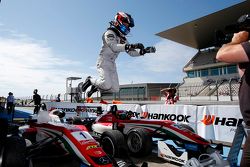 Il vincitore di gara 3 Felix Rosenqvist, Prema Powerteam Dallara Mercedes-Benz