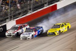 Austin Dillon, Richard Childress Racing Chevrolet, Trevor Bayne, Roush Fenway Racing Ford et Matt Kenseth, Joe Gibbs Racing Toyota