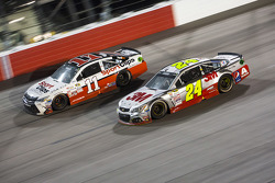 Denny Hamlin, Joe Gibbs Racing Toyota andJeff Gordon, Hendrick Motorsports Chevrolet