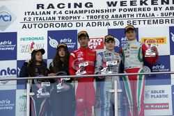 Podio gara 1: David Beckmann, Mucke Motorsport, Guanyu Zhou, Prema power Team,Tatuus F.4 T014, Ralf