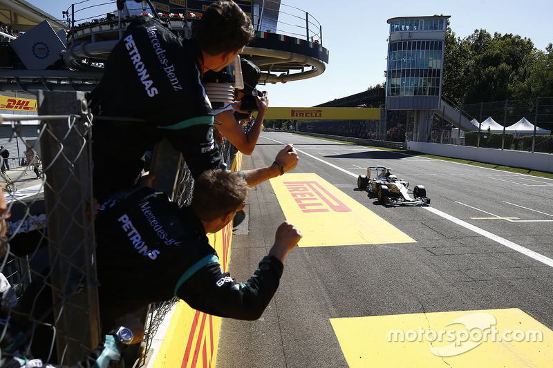 Lewis Hamilton, Mercedes AMG F1 W06