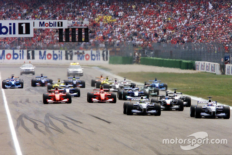 Start: Juan Pablo Montoya in front of Ralf Schumacher