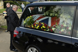 O caixão de Justin Wilson durante funeral