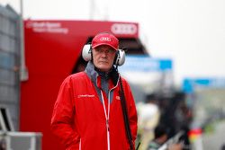 Dr. Wolfgang Ullrich, topman Audi Sport in de pitlane