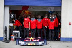 Механик перед машиной Маттиаса Экстрема, Audi Sport Team Abt Sportsline, Audi A5 DTM