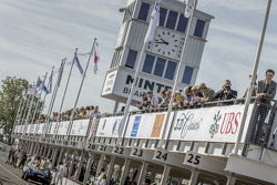 Pitlane atmosphere