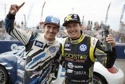 Ganador, Scott Speed y segundo lugar, Tanner Foust, Andretti Autosport Volkswagen