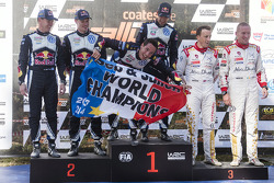 Podium : les vainqueurs et champions du monde 2015 Sébastien Ogier et Julien Ingrassia, les deuxièmes, Jari-Matti Latvala et Miikka Anttila, les troisièmes, Kris Meeke et Paul Nagle