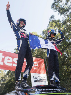Les vainqueurs et champions du monde 2015 Sébastien Ogier et Julien Ingrassia, Volkswagen Polo WRC, Volkswagen Motorsport