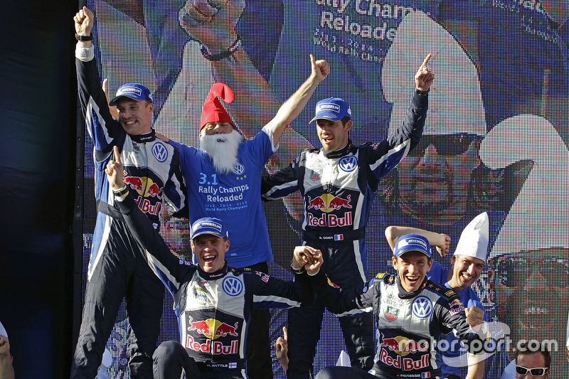 Ganadores y campeones de WRC 2015 Sébastien Ogier y Julien Ingrassia, segundo lugar, Jari-Matti Latv