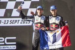 Les vainqueurs et champions du monde 2015 Sébastien Ogier et Julien Ingrassia, Volkswagen Polo WRC, Volkswagen Motorsport