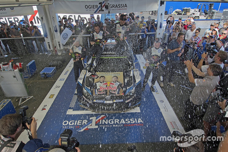 Les vainqueurs et champions du monde 2015 Sébastien Ogier et Julien Ingrassia, Volkswagen Polo WRC, Volkswagen Motorsport