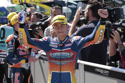 Le poleman Enea Bastianini, Gresini Racing Team Moto3 fête sa pole position dans le Parc Fermé