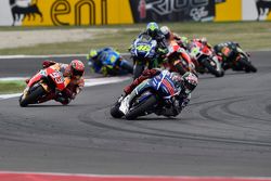 Start: Jorge Lorenzo, Yamaha Factory Racing leads