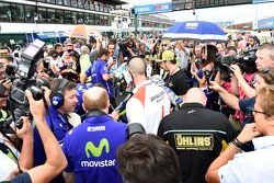 Tecnico Bridgestone sulla griglia di partenza